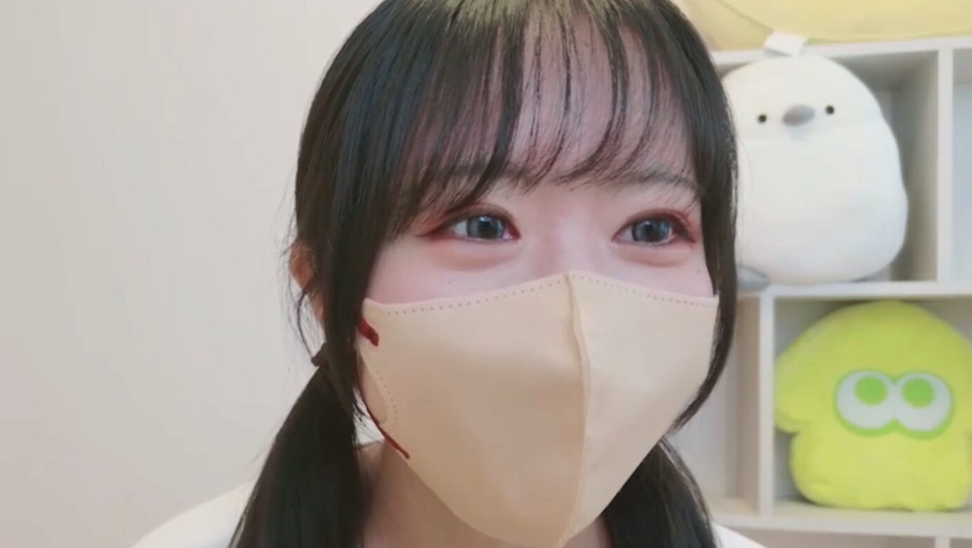 HONOMARU masked Japanese cam girl with cute eyes and twin-tail hairstyle on Stripchat